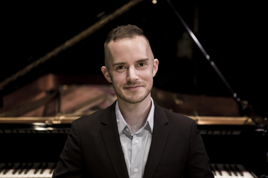 Picture of pianist John Scoville.